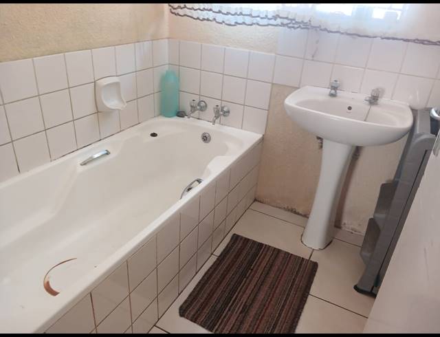 3 BEDROOM HOUSE FOR SALE IN TLHABANE WEST